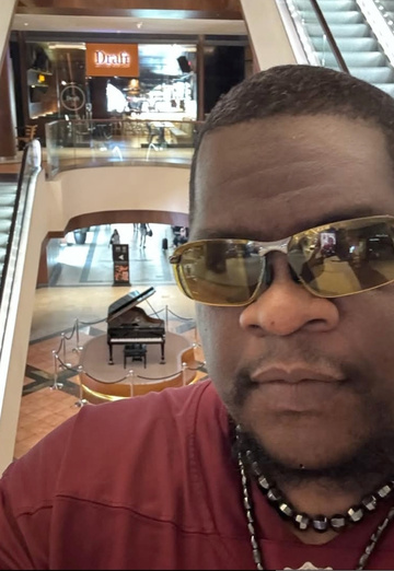 Robert (@rob4wife) — my photo № 1